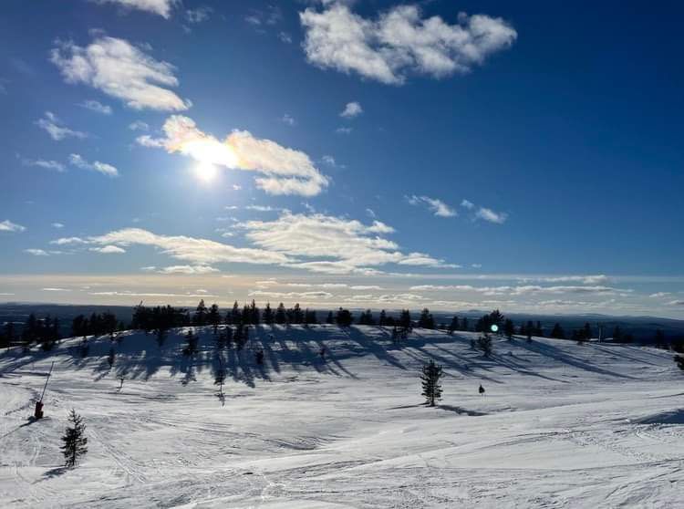 Pistat fjäll i Idre Himmelfjäll en solig vinterdag